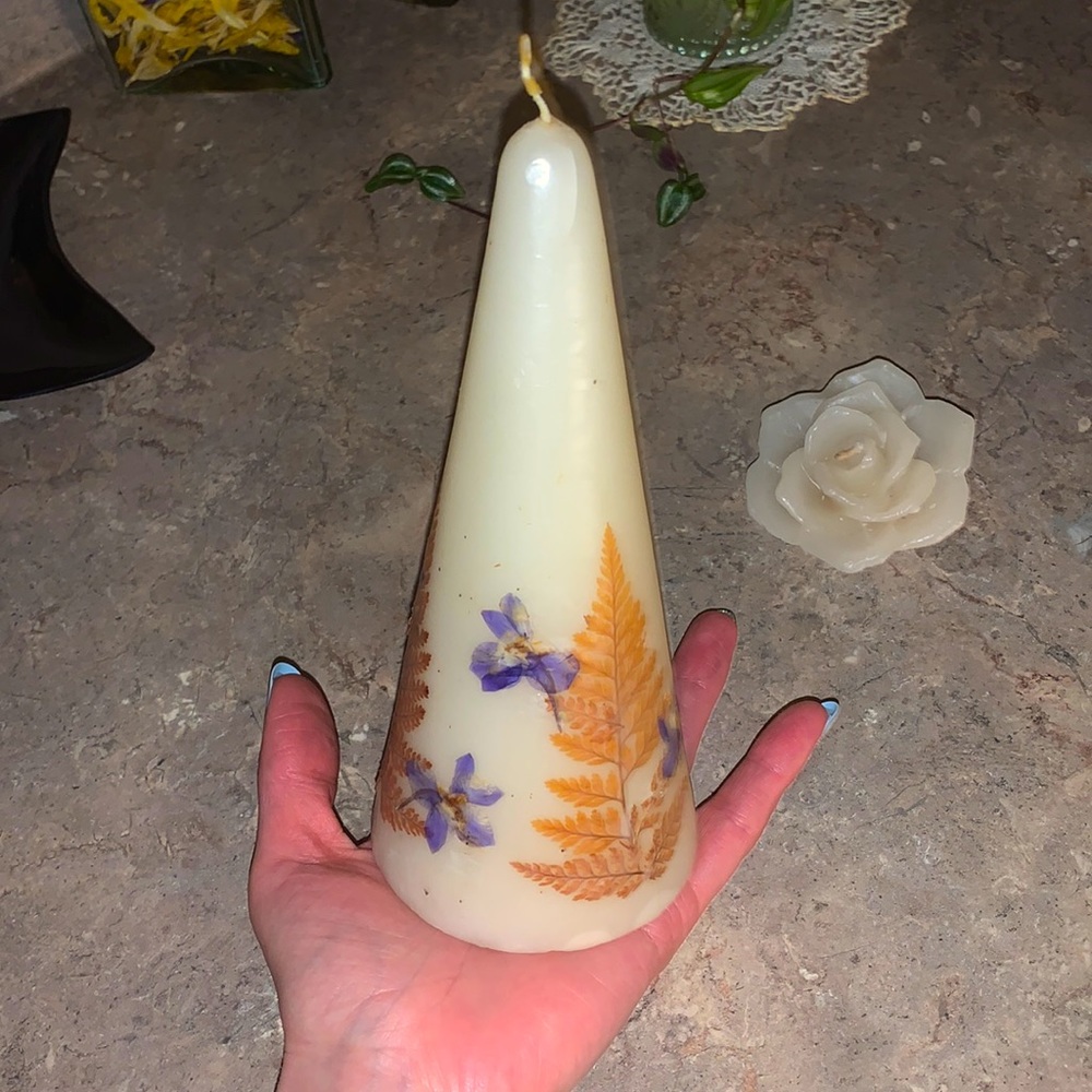 Vintage pressed flower cone candle